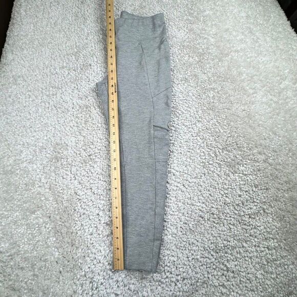 Cabi Runaway Crop Legging Light Gray - Picture 13 of 14